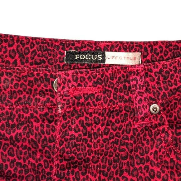 Stretchy Jeans Red Black Animal Print Straight Leg Size 10 - Picture 2 of 4